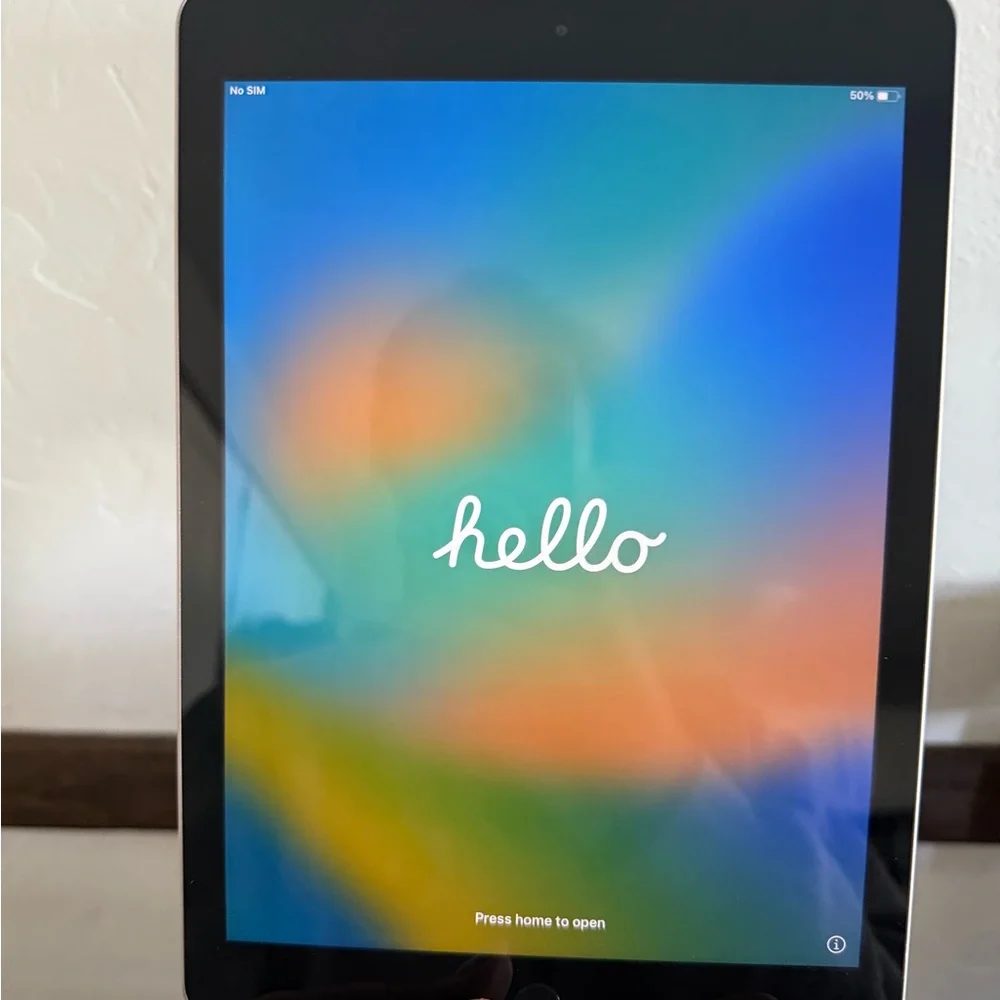 Apple iPad 5th Gen (2017) – 128GB Wi-Fi + Charger | Space Gray